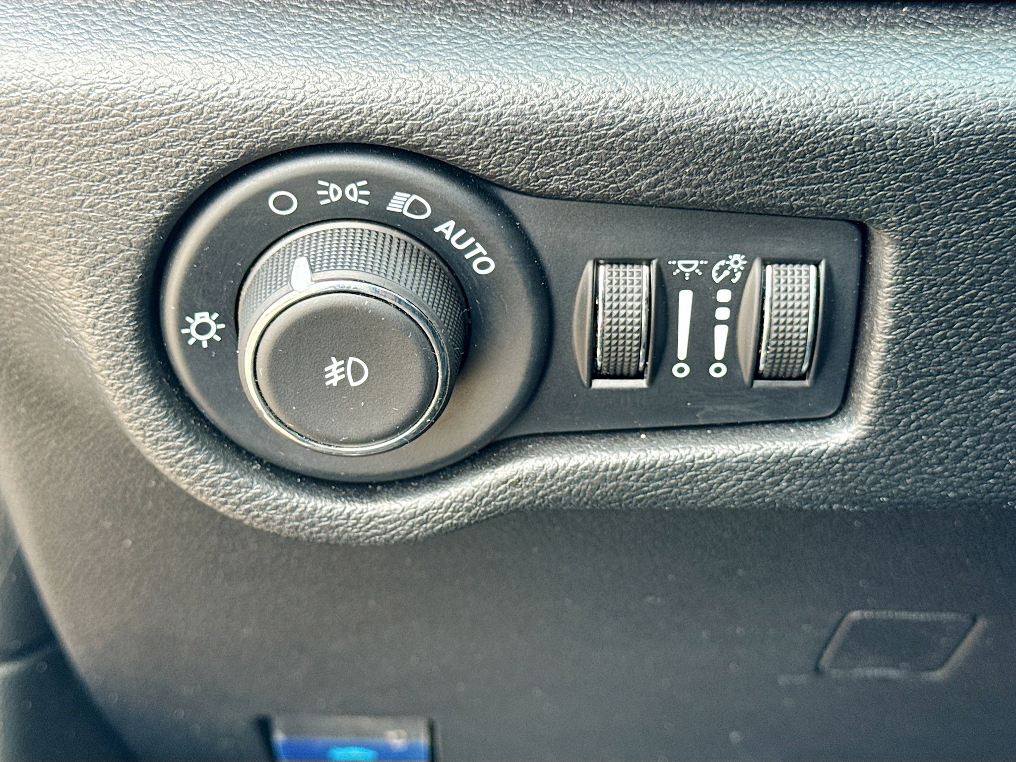 Used 2025 Chrysler Pacifica Select FWD image 33