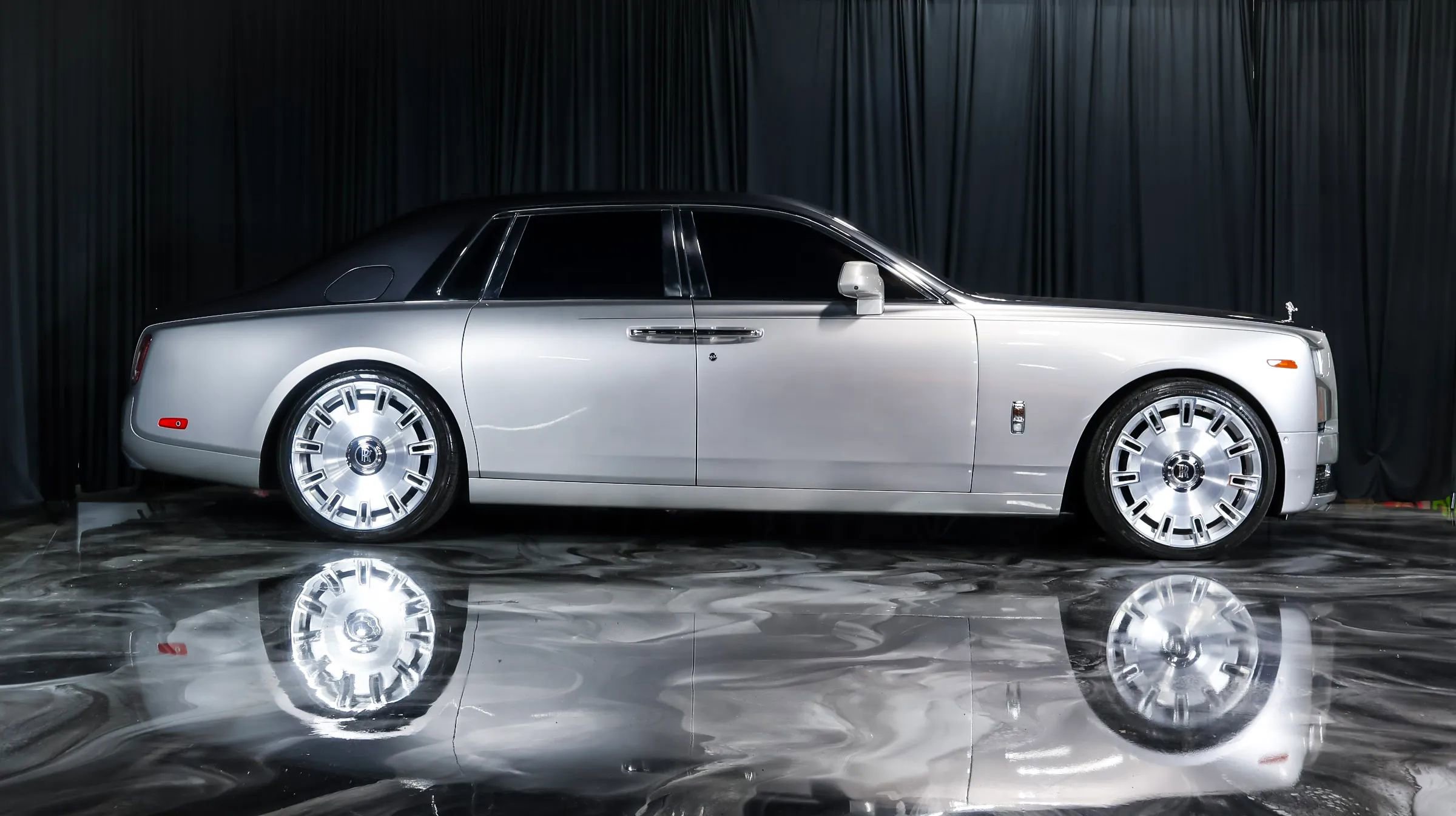 Used 2018 Rolls-Royce Phantom Sedan image 9