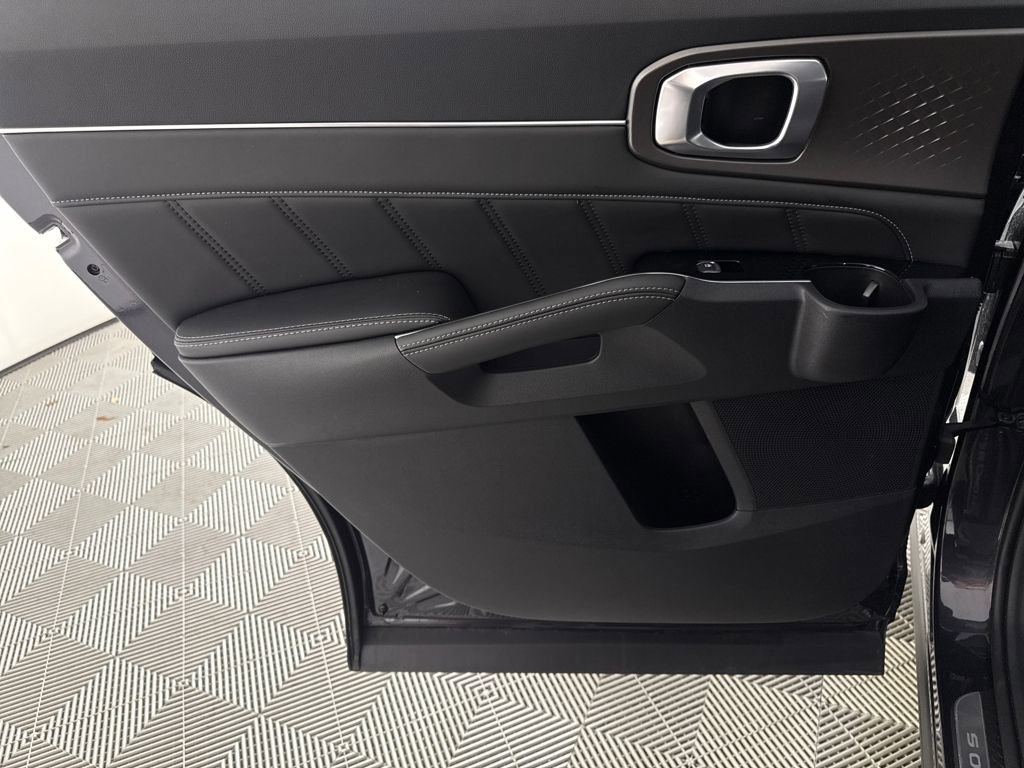 Used 2025 Kia Sorento SX image 12