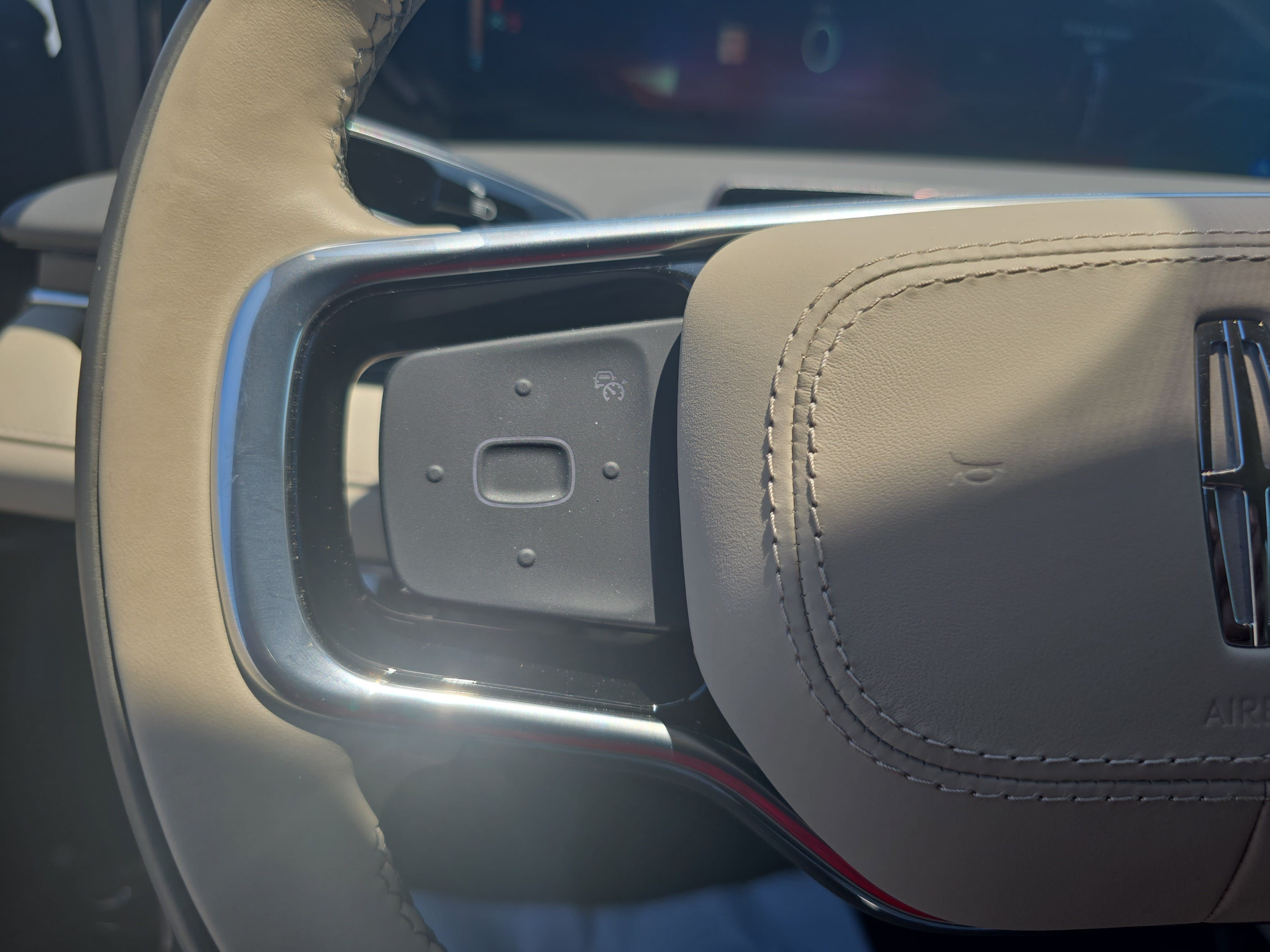 Certified 2025 Lincoln Nautilus Premier AWD/4WD image 16
