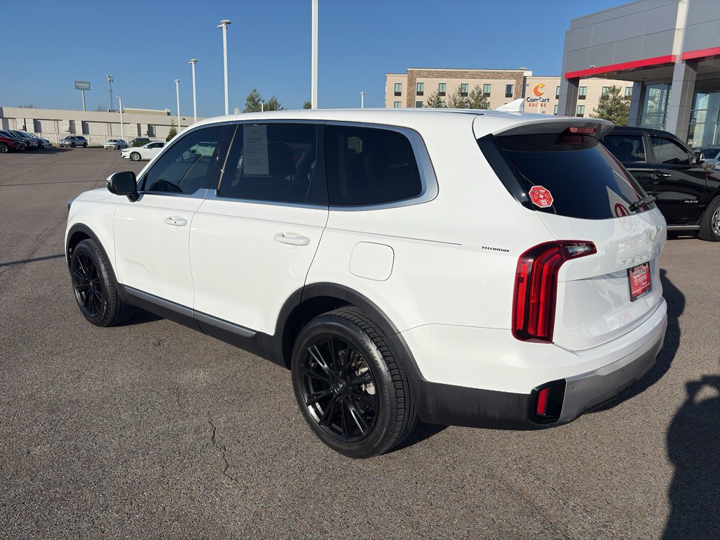 Used 2023 Kia Telluride LX image 3