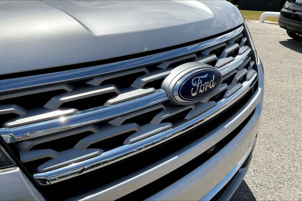 Used 2018 Ford Explorer Limited FWD image 29