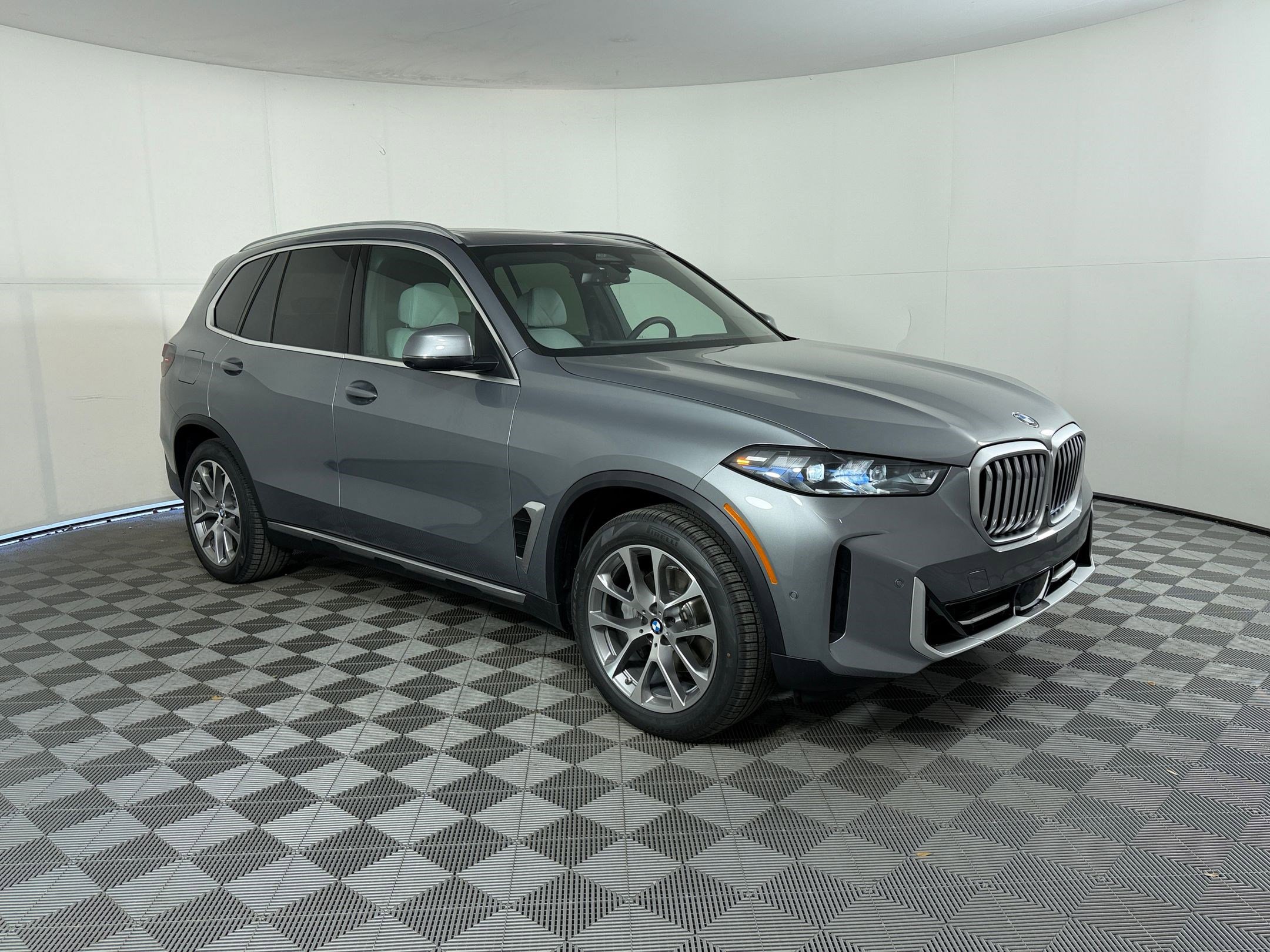 New 2026 BMW X5 xDrive40i w/ Climate Comfort Package AWD/4WD image 7