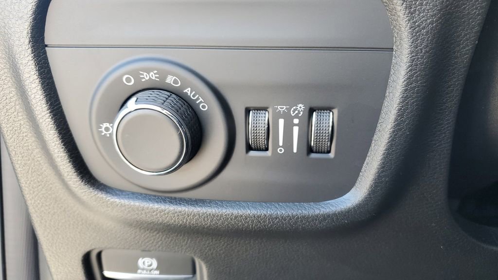 New 2025 Jeep Grand Cherokee L Altitude image 24