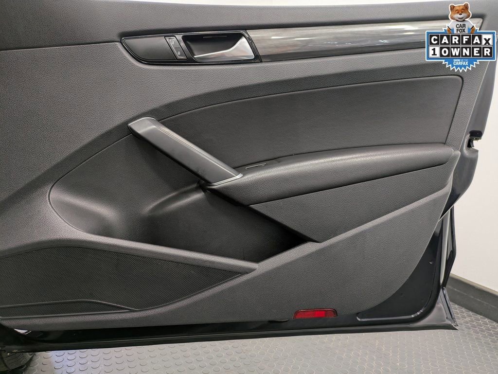 Used 2020 Volkswagen Passat 2.0T R-Line image 30