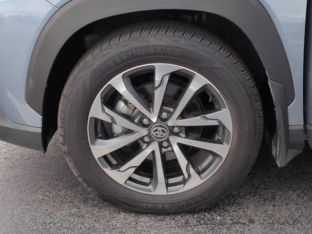 Certified 2025 Toyota Corolla Cross XLE w/ Convenience Package FWD image 7