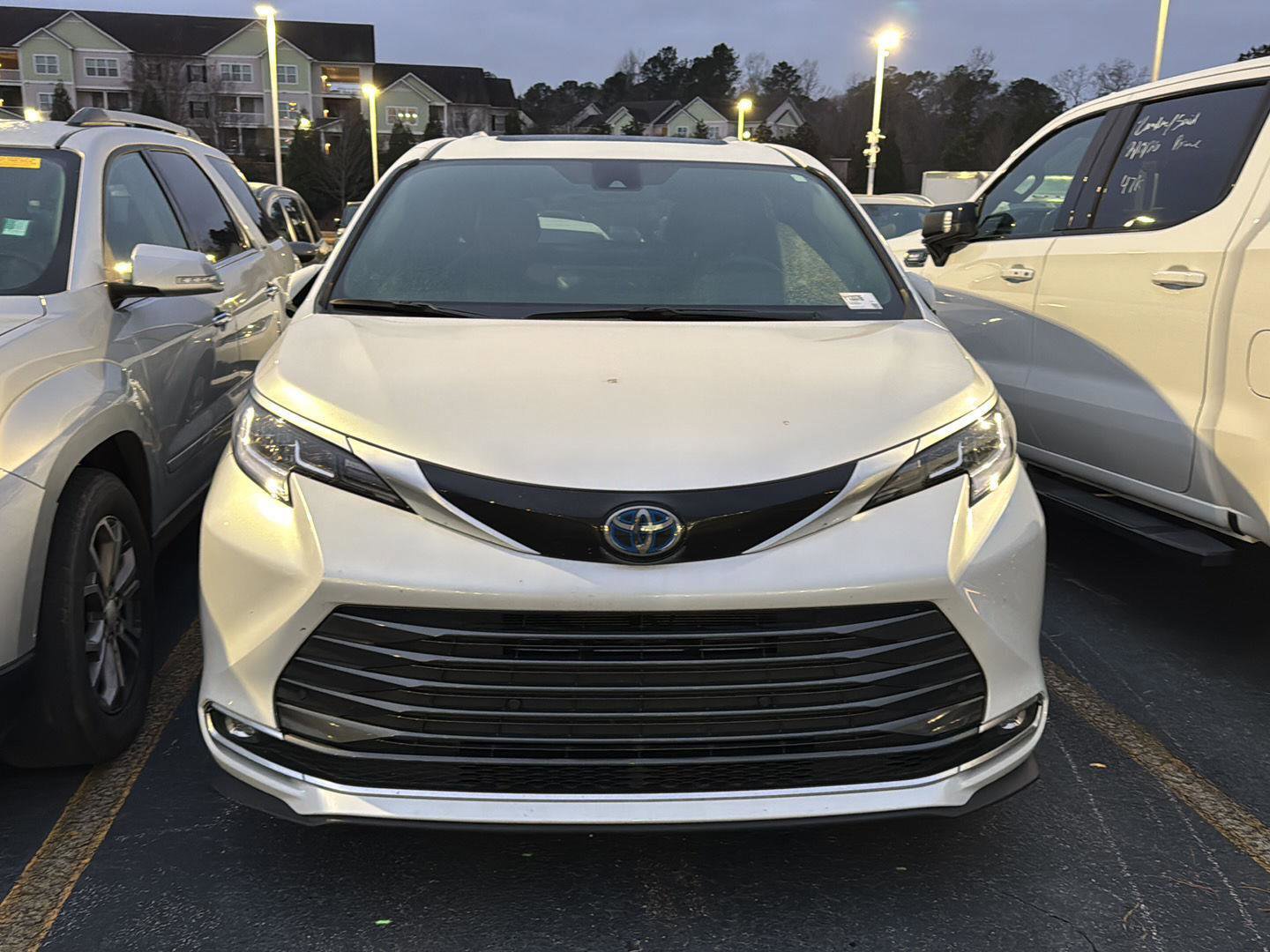 Used 2025 Toyota Sienna Limited image 10