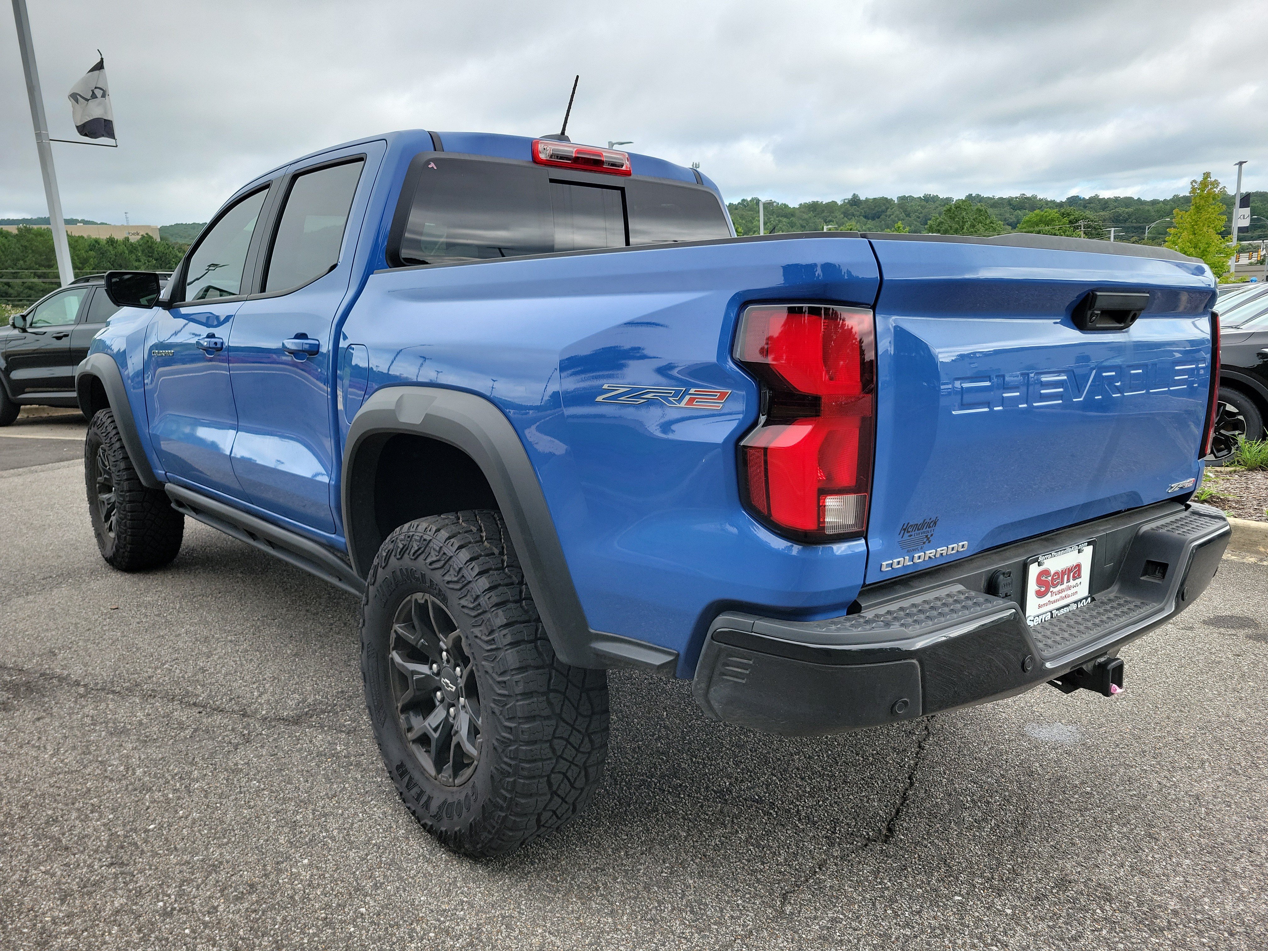 Used 2025 Chevrolet Colorado ZR2 w/ Midnight Edition AWD/4WD image 3
