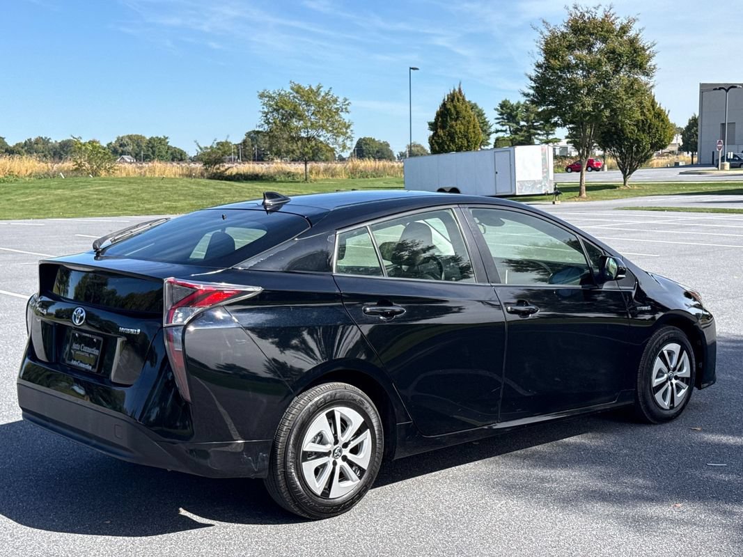 Used 2017 Toyota Prius Two w/ Carpet Mat Package FWD image 7