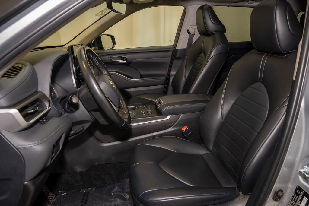 Used 2024 Toyota Highlander XLE image 13