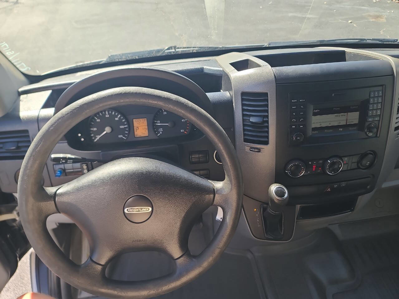 Used 2015 Freightliner Sprinter 3500 image 12