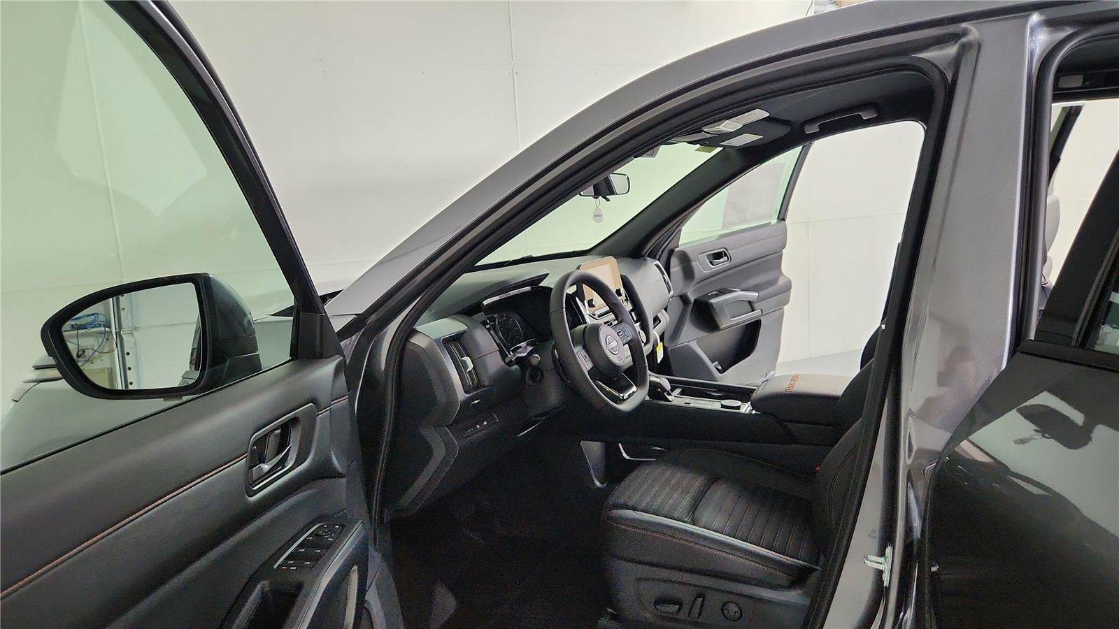 Used 2025 Nissan Pathfinder Rock Creek image 14