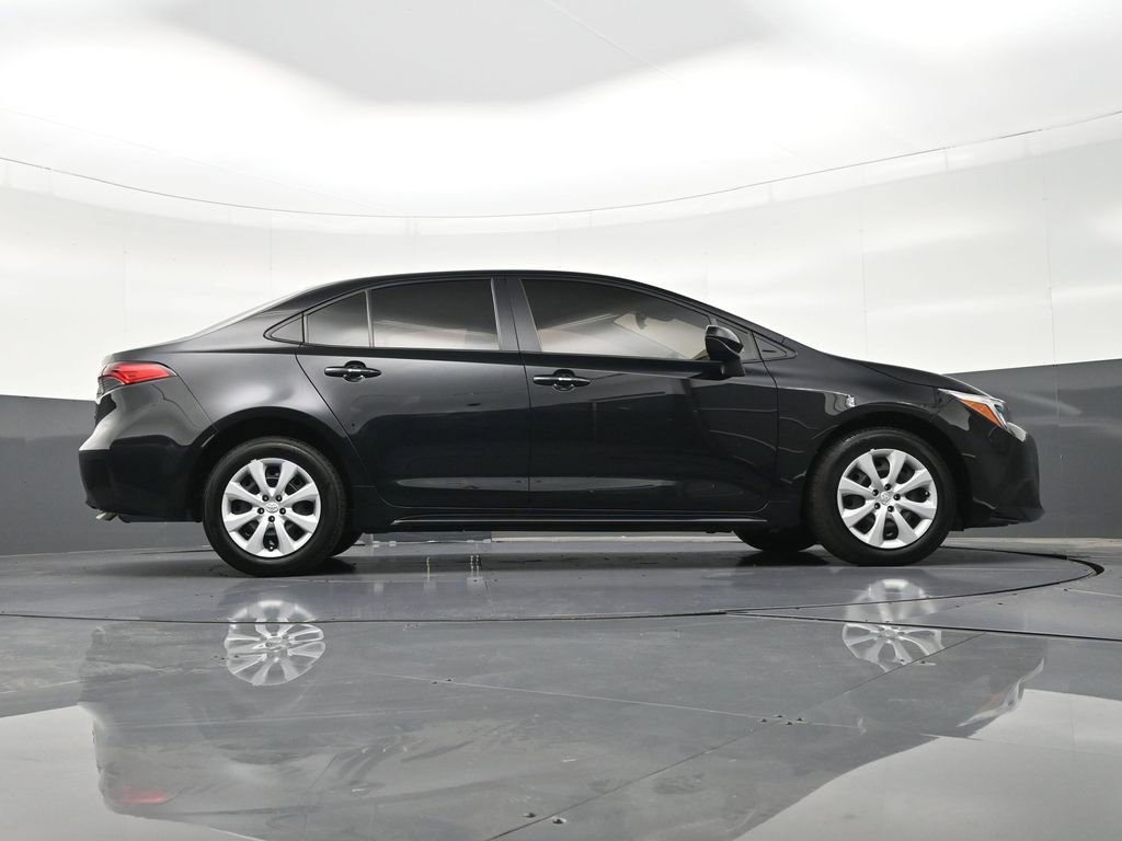 Used 2025 Toyota Corolla LE image 27