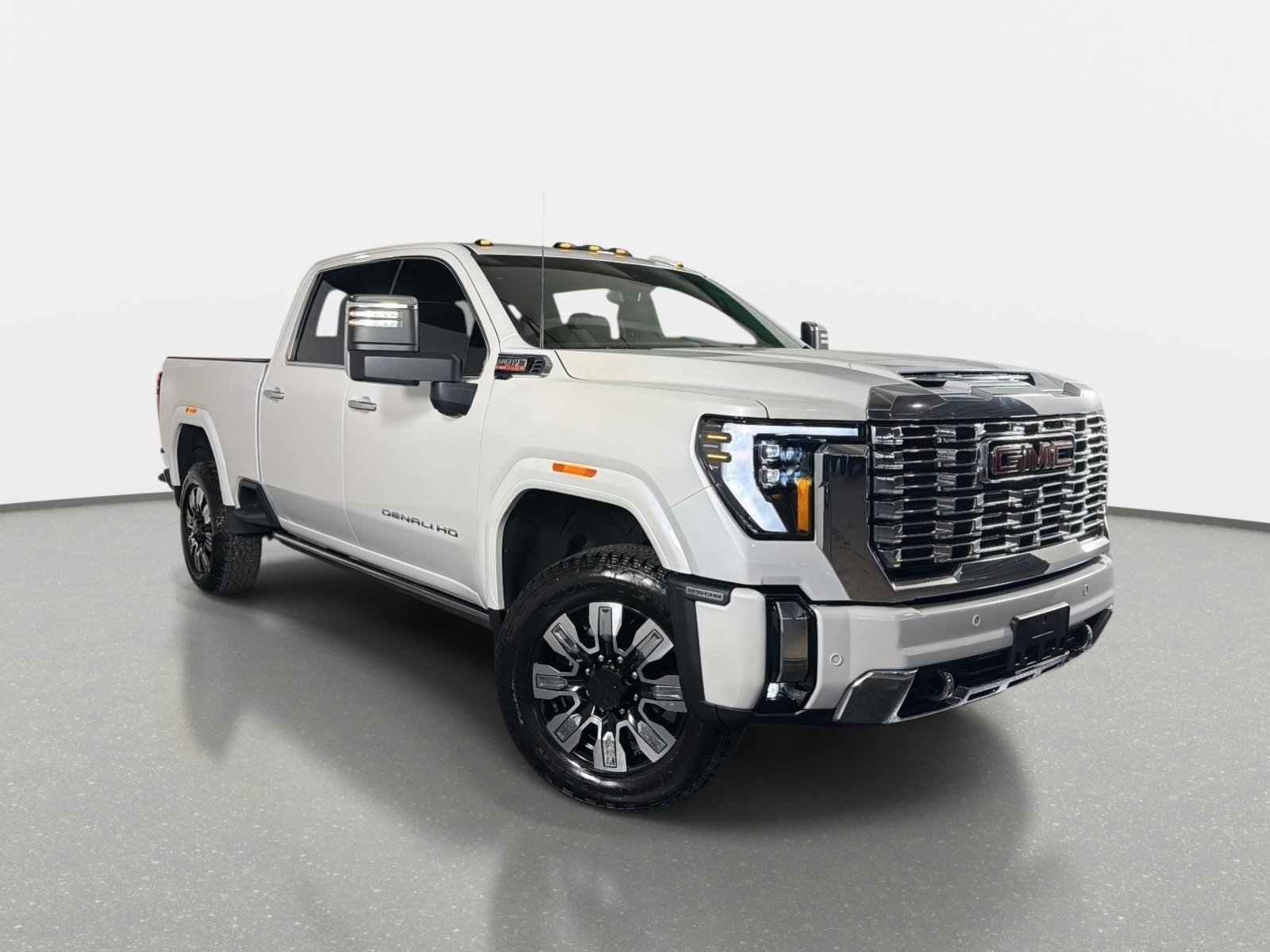 Used 2025 GMC Sierra 2500 Denali w/ Denali Reserve Package AWD/4WD image 1