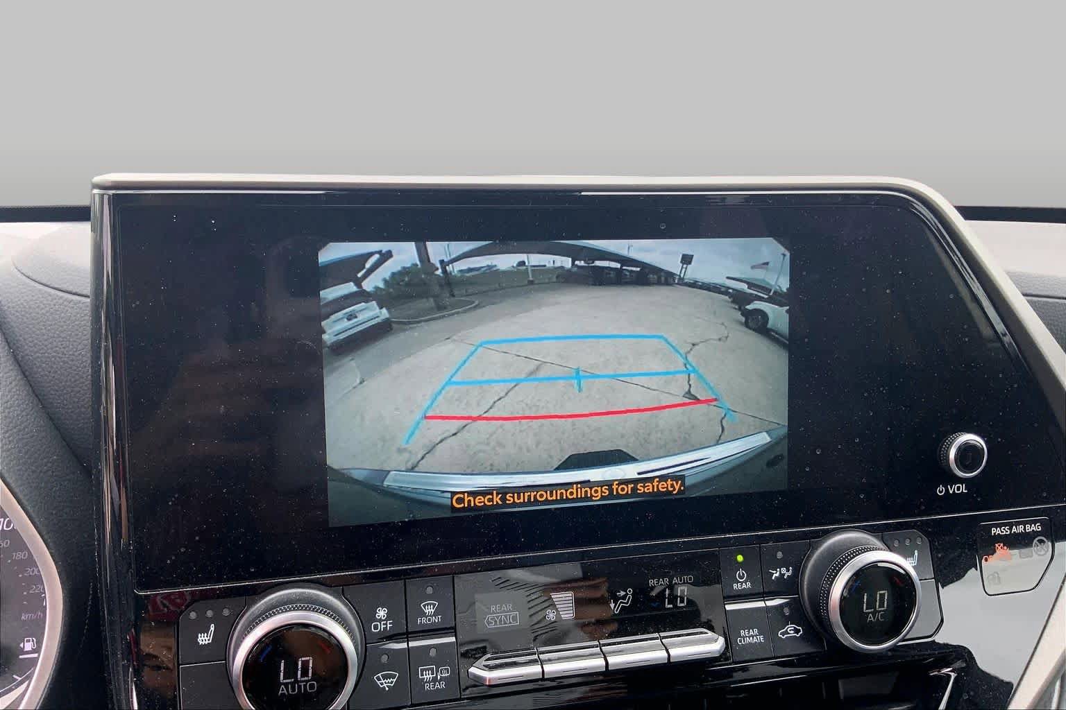 Used 2024 Toyota Highlander XLE AWD/4WD image 26
