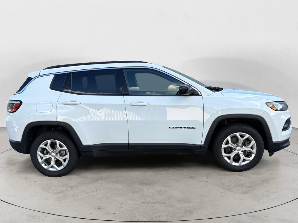 Used 2024 Jeep Compass Latitude AWD/4WD image 2