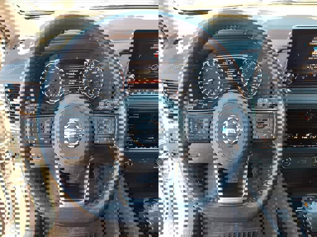 Used 2023 Nissan Rogue SV w/ SV Premium Package image 21