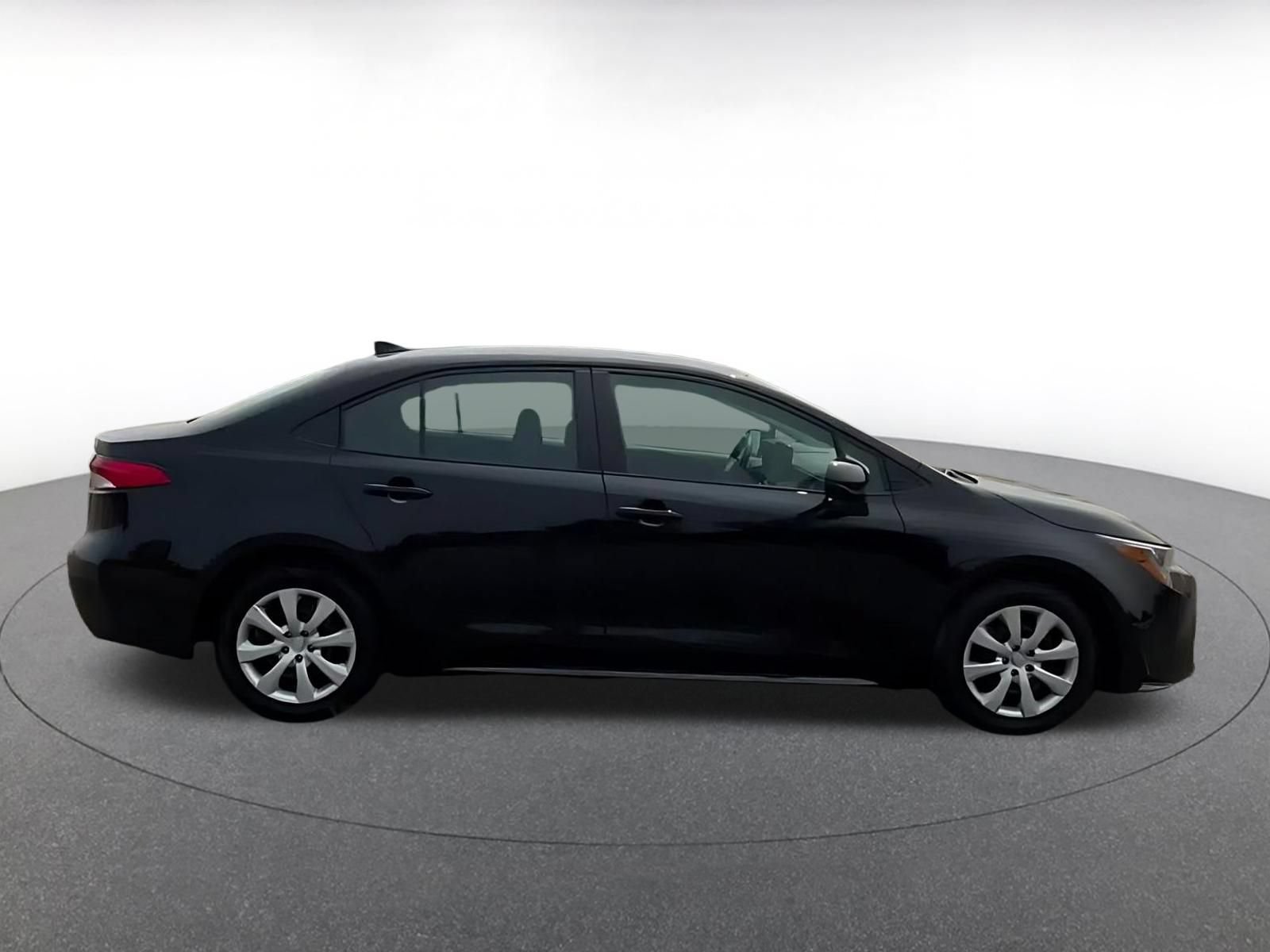 Used 2025 Toyota Corolla LE FWD image 9