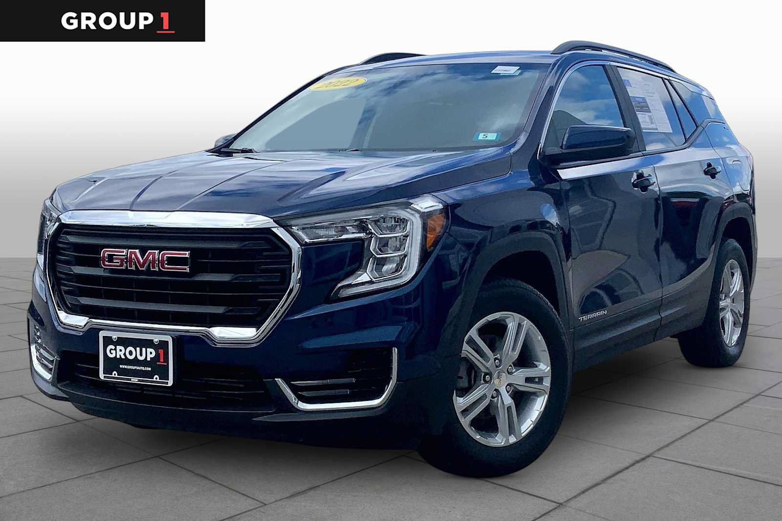 Used 2022 GMC Terrain SLE w/ Driver Convenience Package AWD/4WD image 1