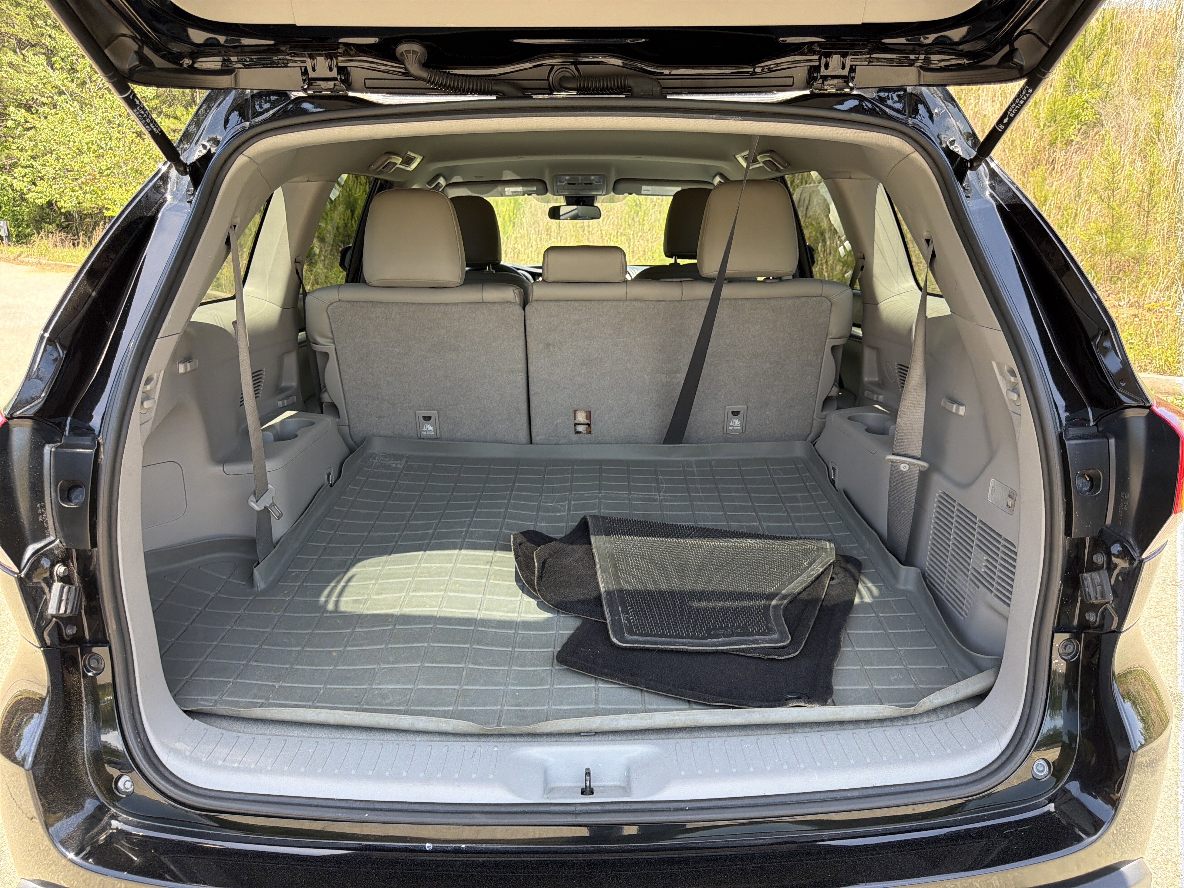 Used 2019 Toyota Highlander LE FWD image 18
