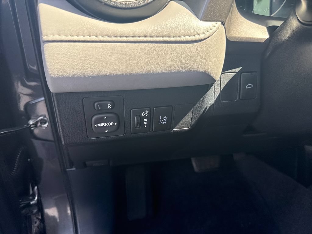 Used 2017 Toyota RAV4 XLE FWD image 15