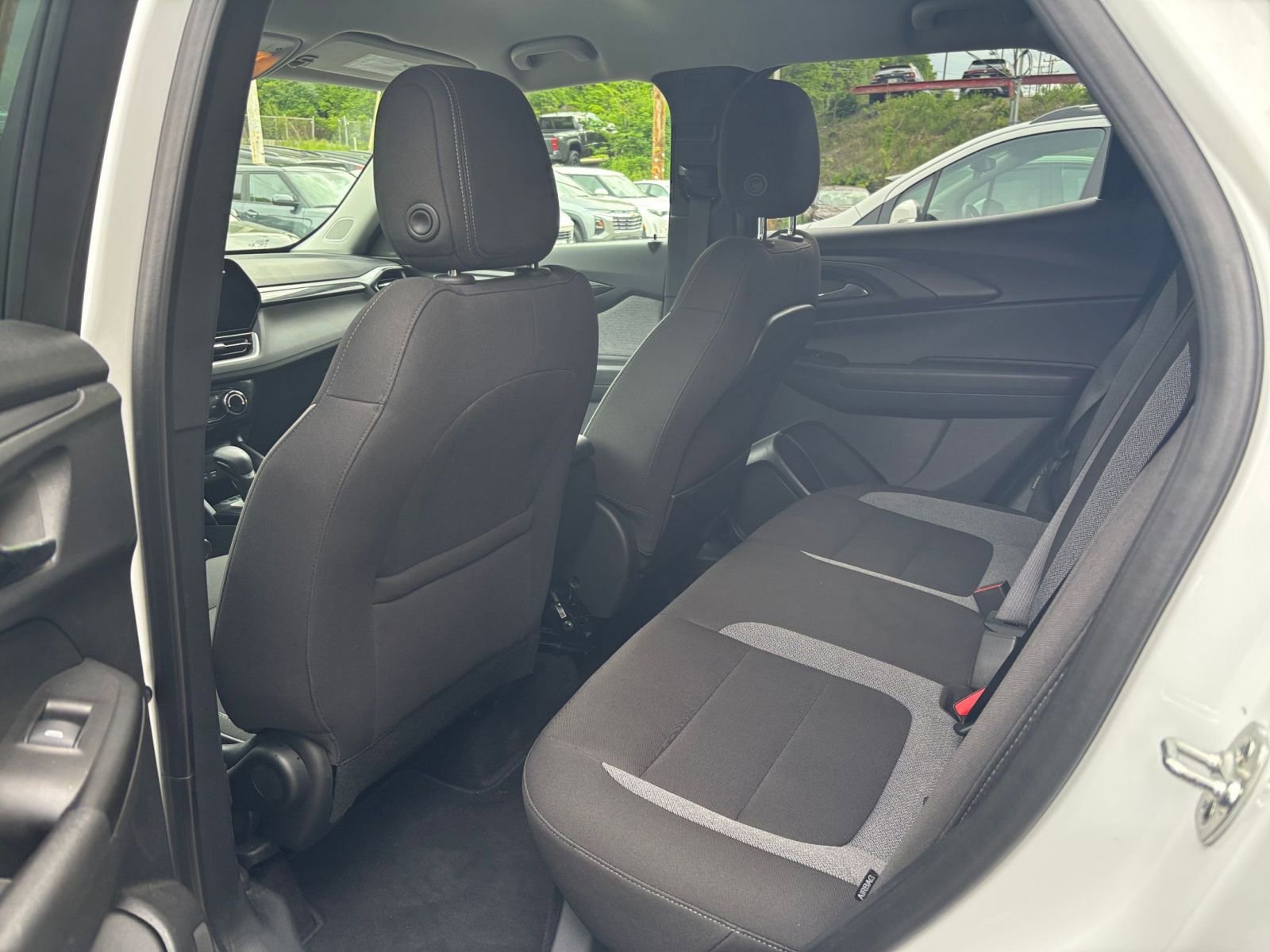 Used 2025 Chevrolet TrailBlazer LT FWD image 36