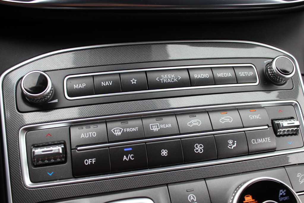Used 2023 Hyundai Santa Fe Calligraphy AWD/4WD image 11