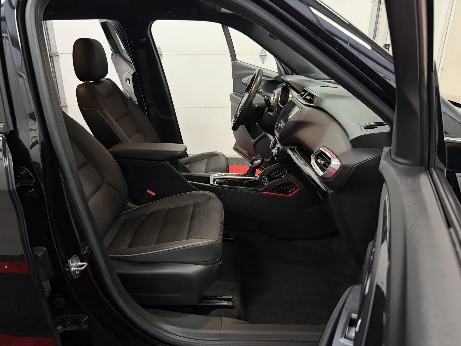 Used 2022 Chevrolet TrailBlazer RS FWD image 44