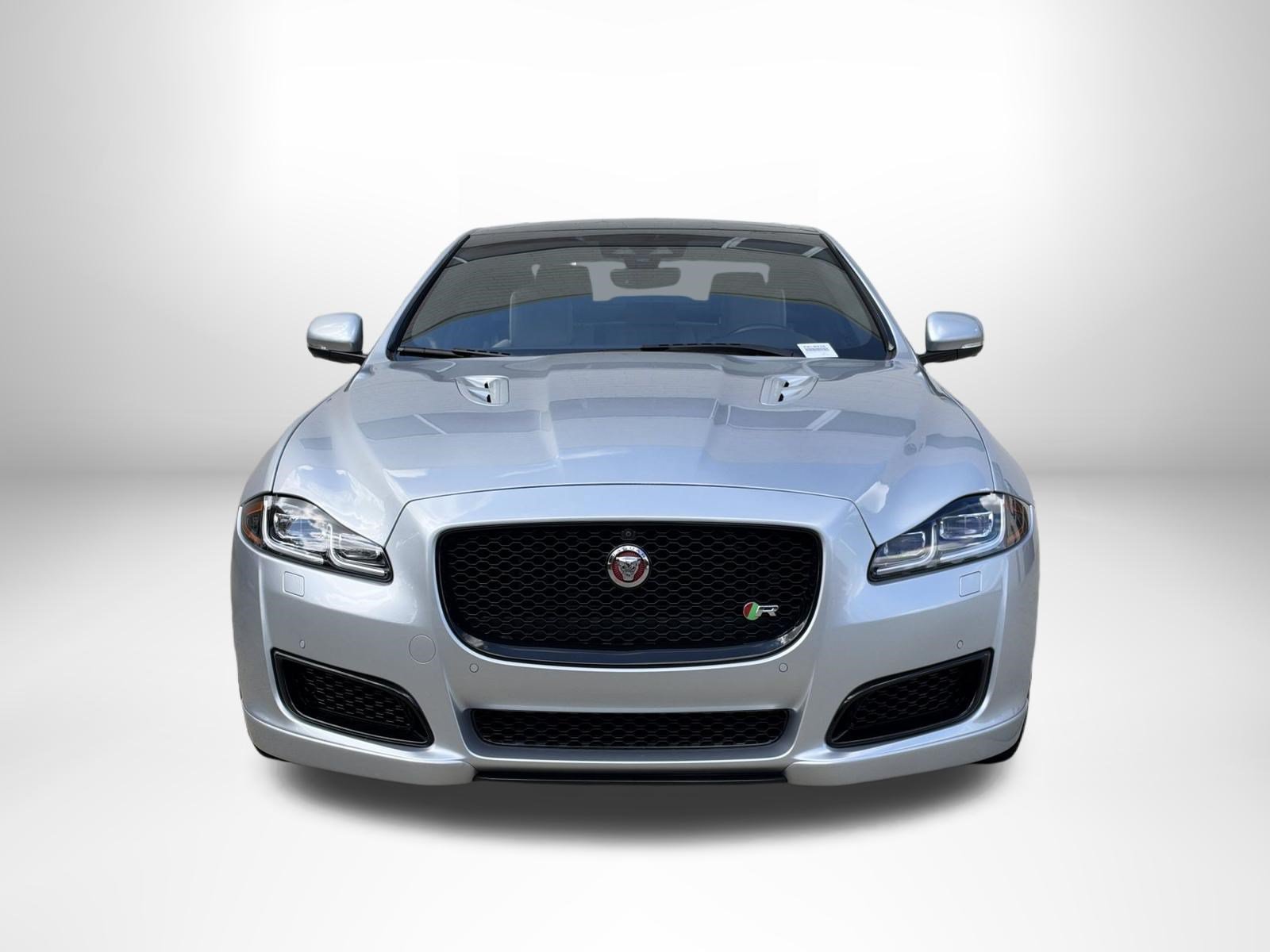 Used 2019 Jaguar XJ R RWD image 8