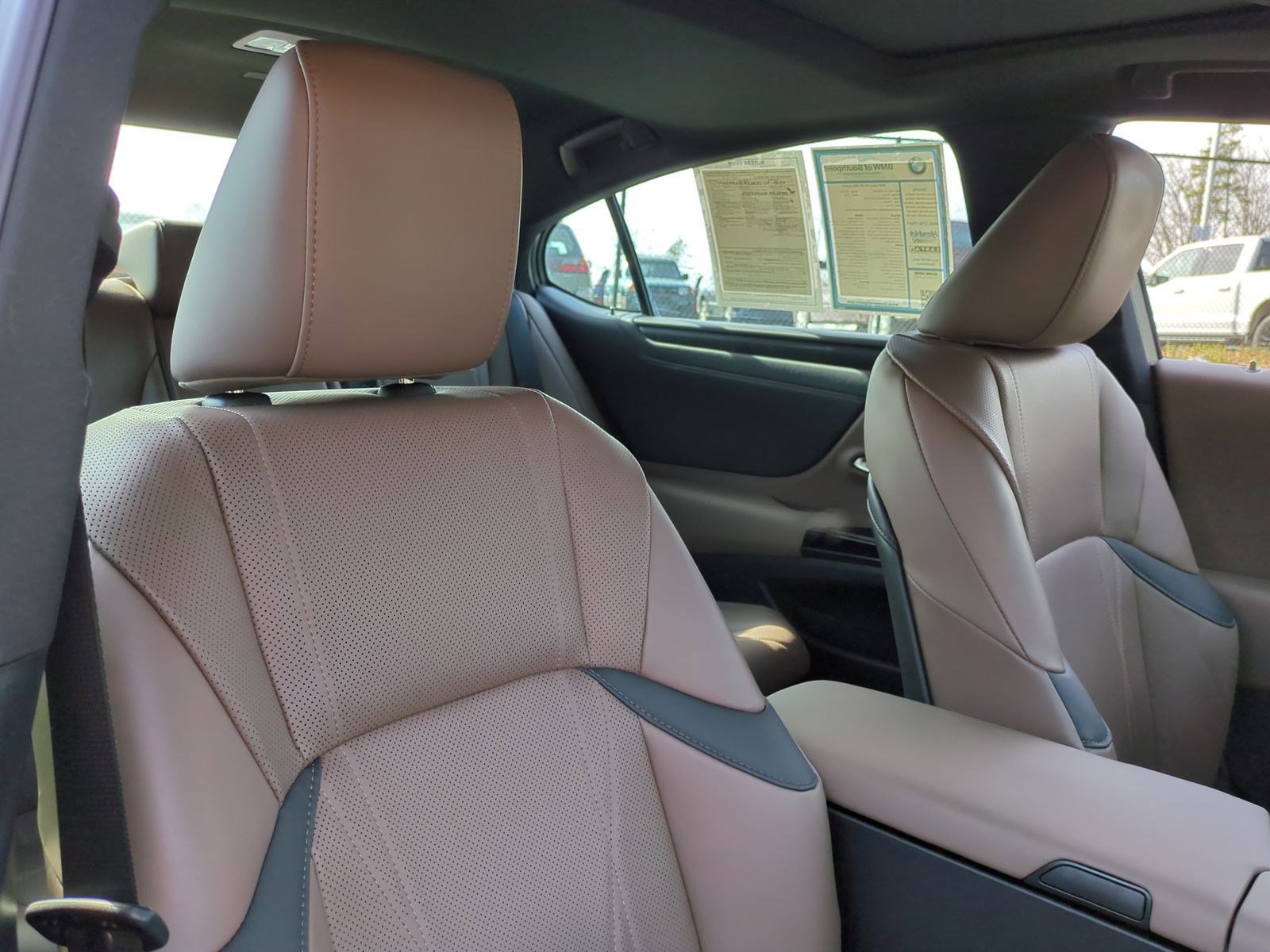 Used 2024 Lexus ES 300h w/ Technology Package image 33