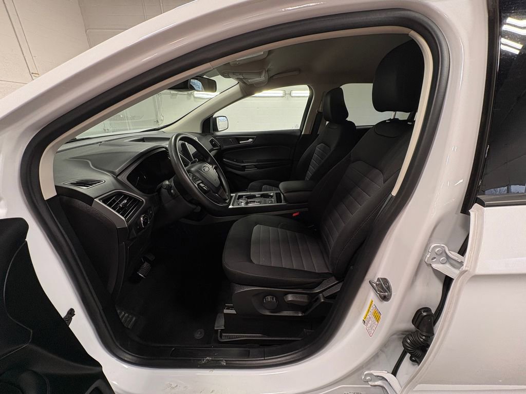 Used 2024 Ford Edge SE w/ Cargo Accessory Package image 21