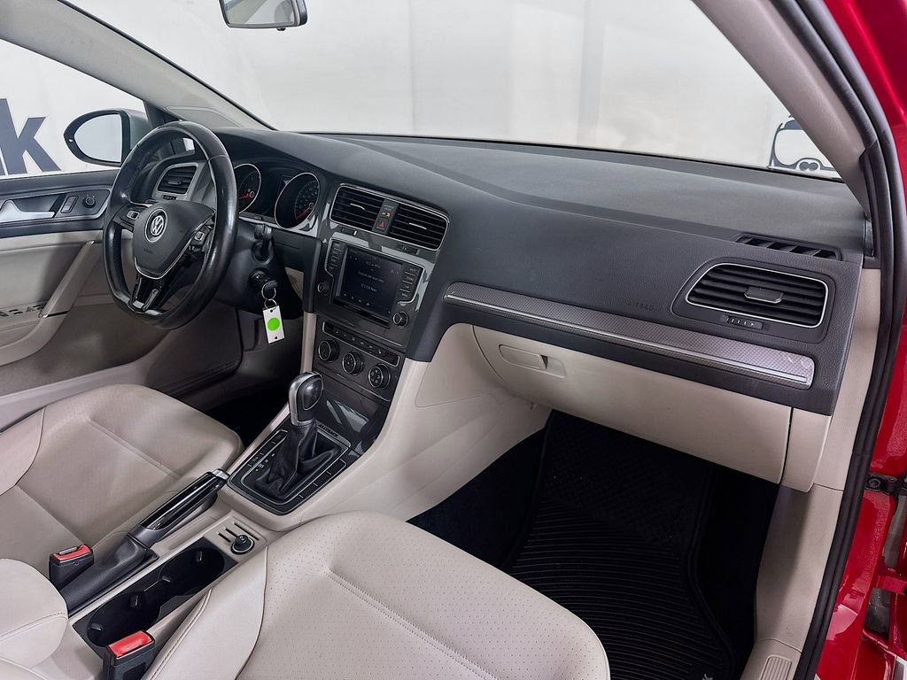Used 2017 Volkswagen Golf Alltrack S image 33