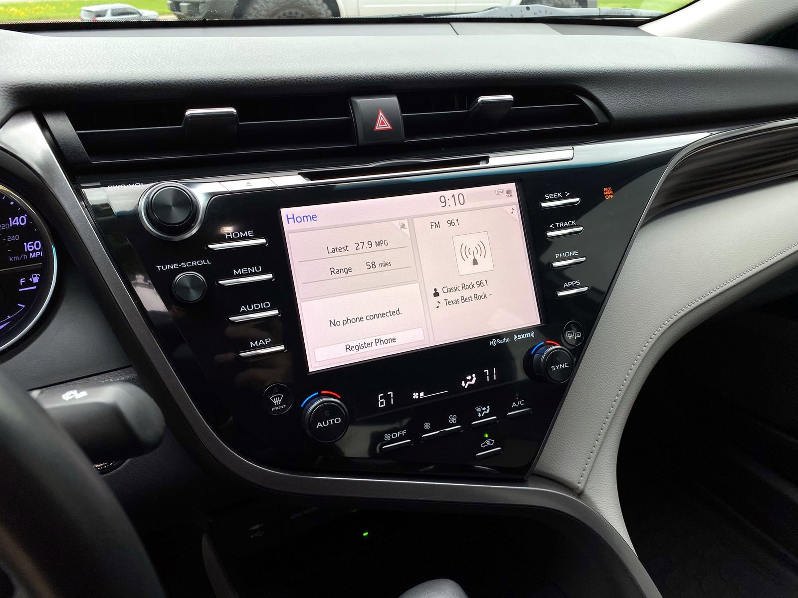 Used 2019 Toyota Camry XLE FWD image 15