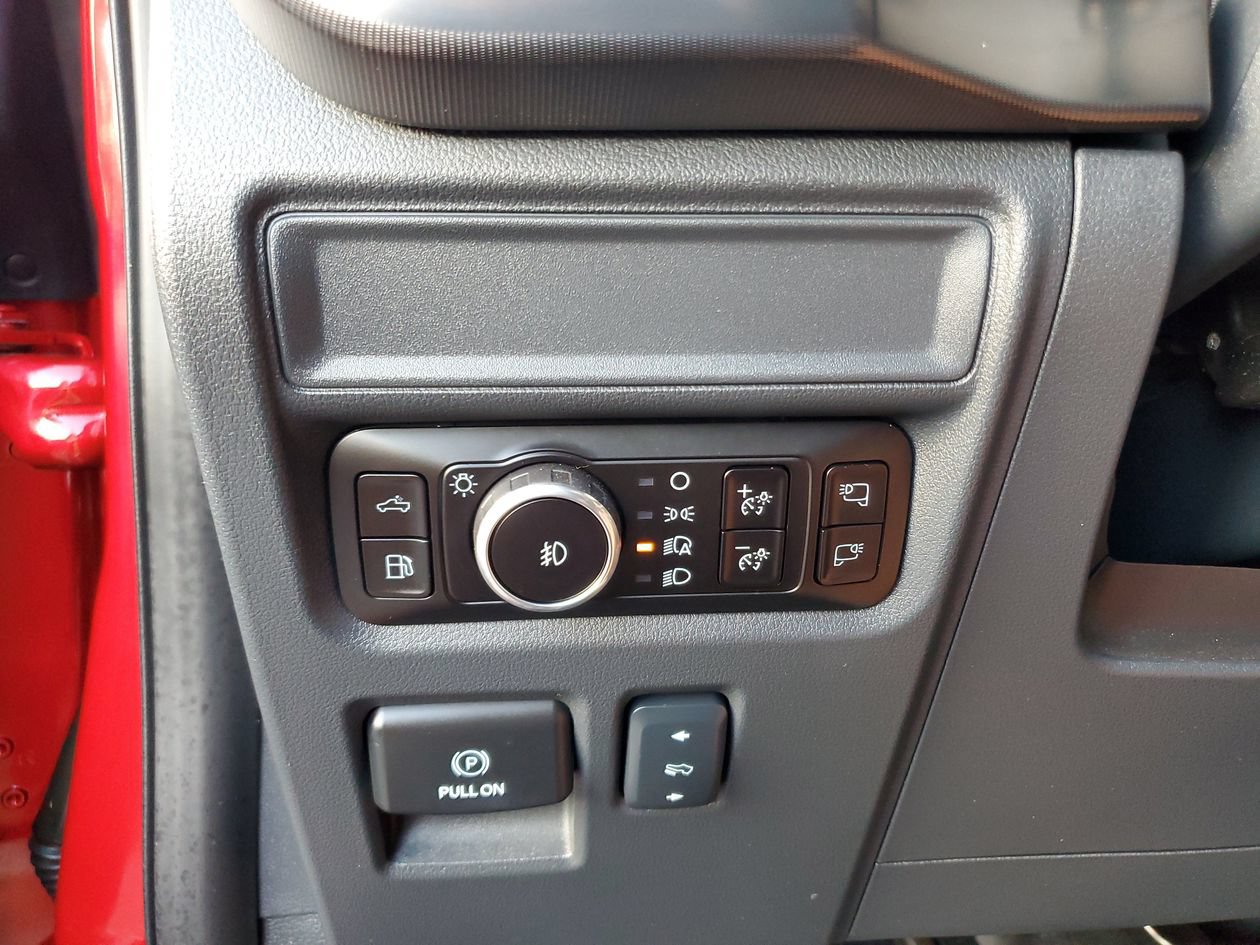 Used 2025 Ford F150 Lariat w/ Equipment Group 502A High AWD/4WD image 31