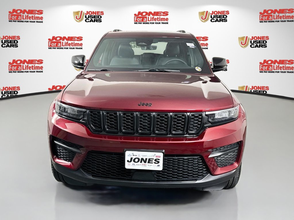 Used 2025 Jeep Grand Cherokee Altitude AWD/4WD image 11