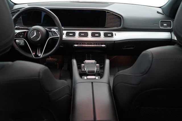 Used 2025 Mercedes-Benz GLS 450 4MATIC image 11