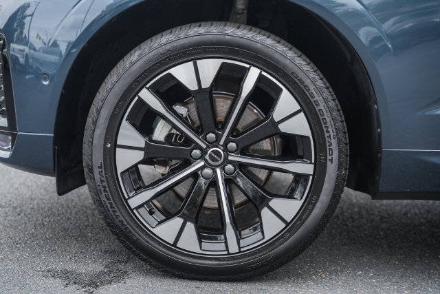 Certified 2026 Volvo XC60 B5 Plus AWD/4WD image 18