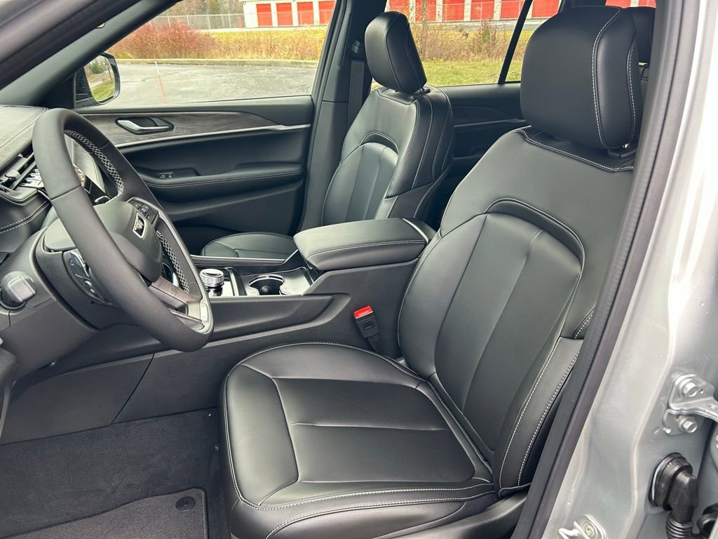 New 2025 Jeep Grand Cherokee Limited w/ Trailer Tow Package image 7