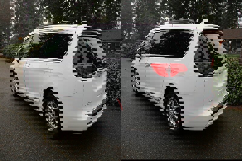 Used 2020 Chrysler Voyager Lxi image 4