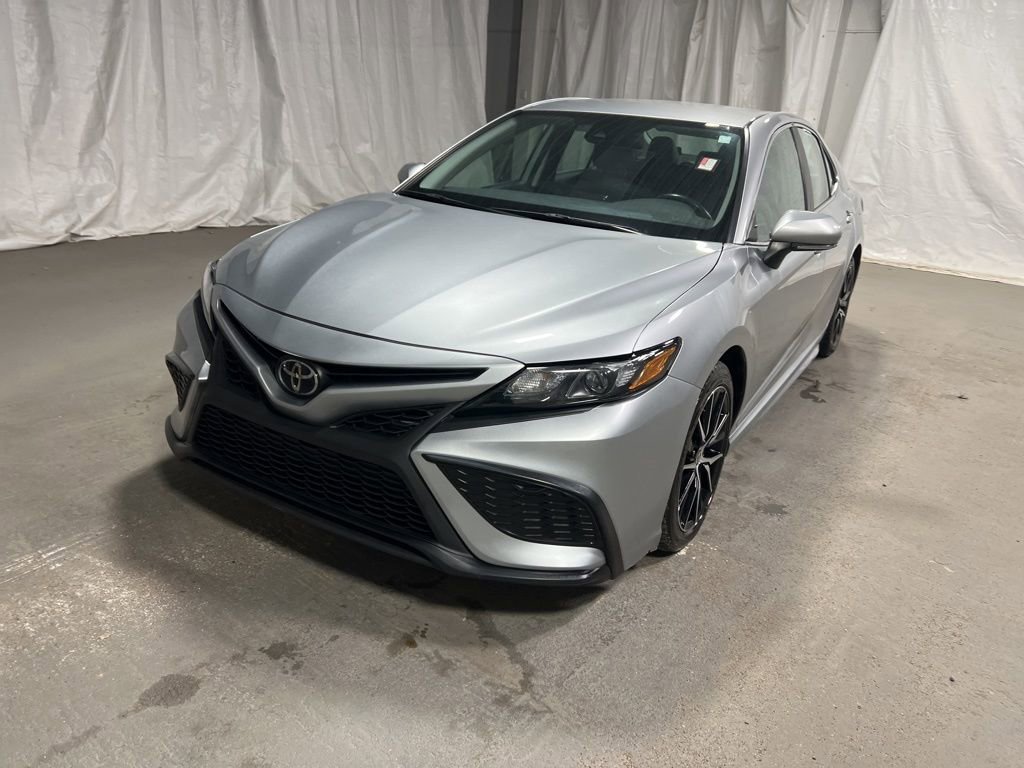 Used 2024 Toyota Camry SE video 3