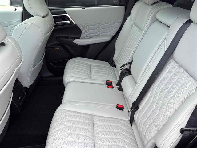 Used 2025 Mitsubishi Outlander SEL image 36