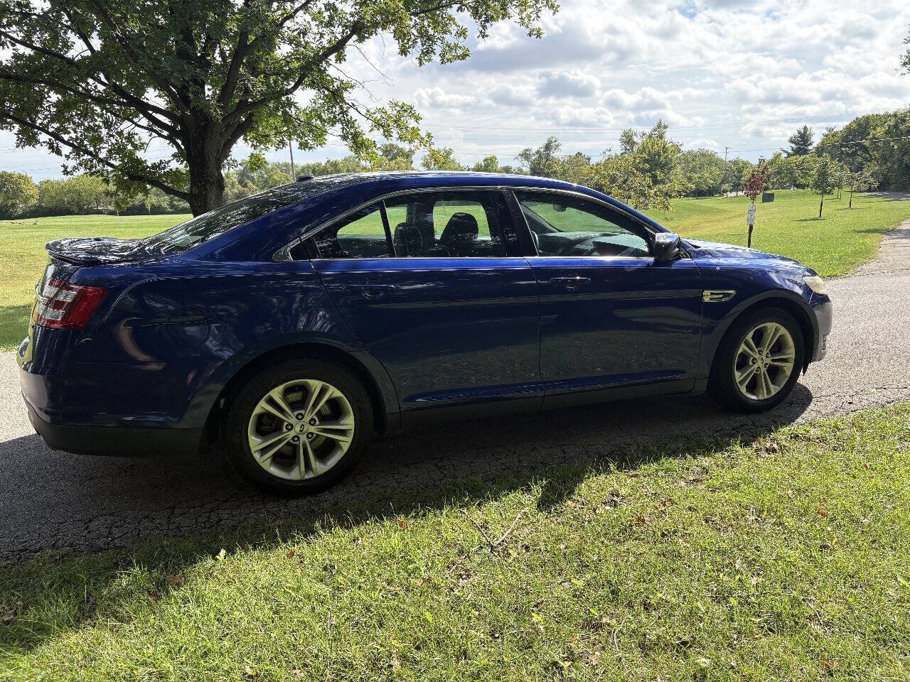 Used 2014 Ford Taurus SEL FWD image 11