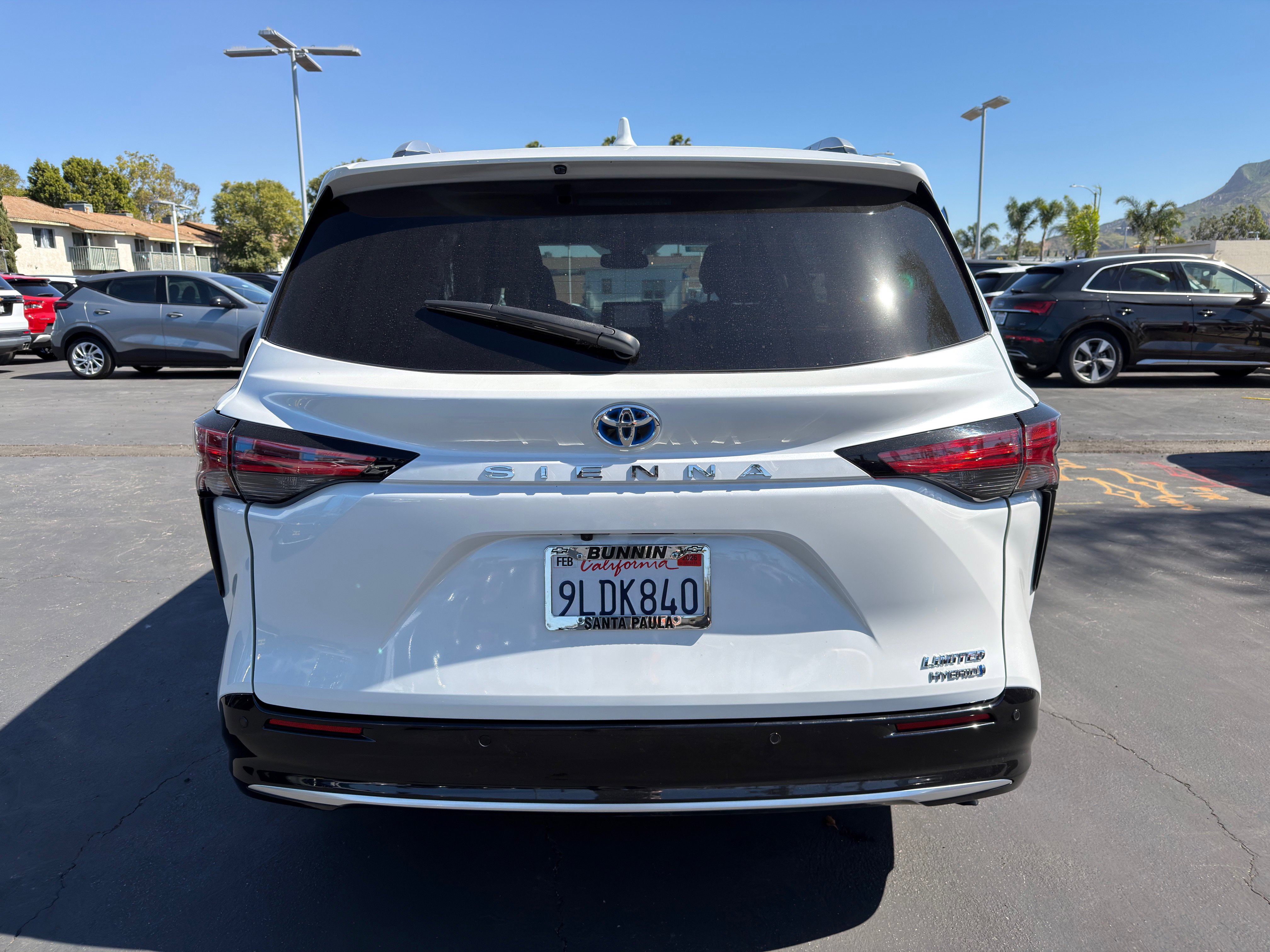 Used 2023 Toyota Sienna Limited image 7