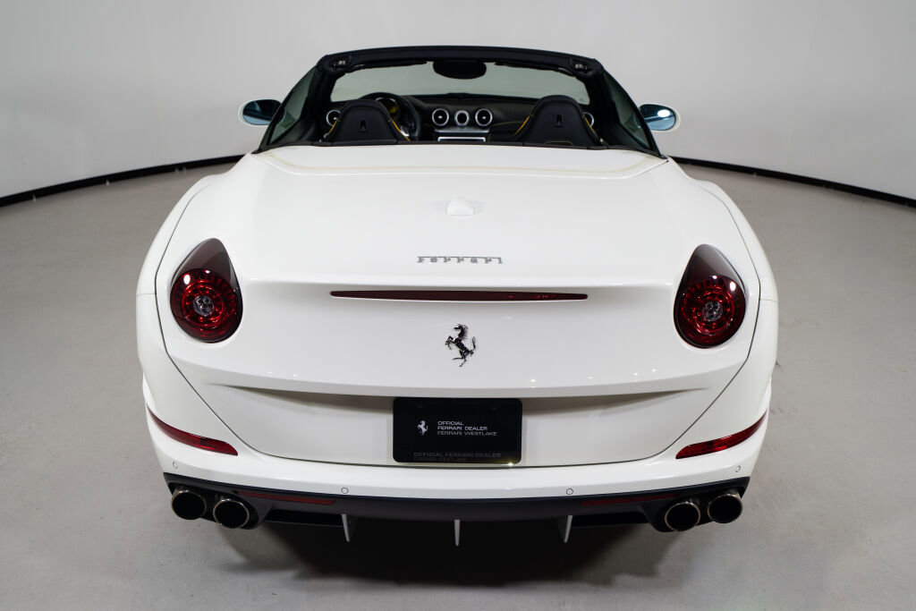 Used 2017 Ferrari California T RWD image 22