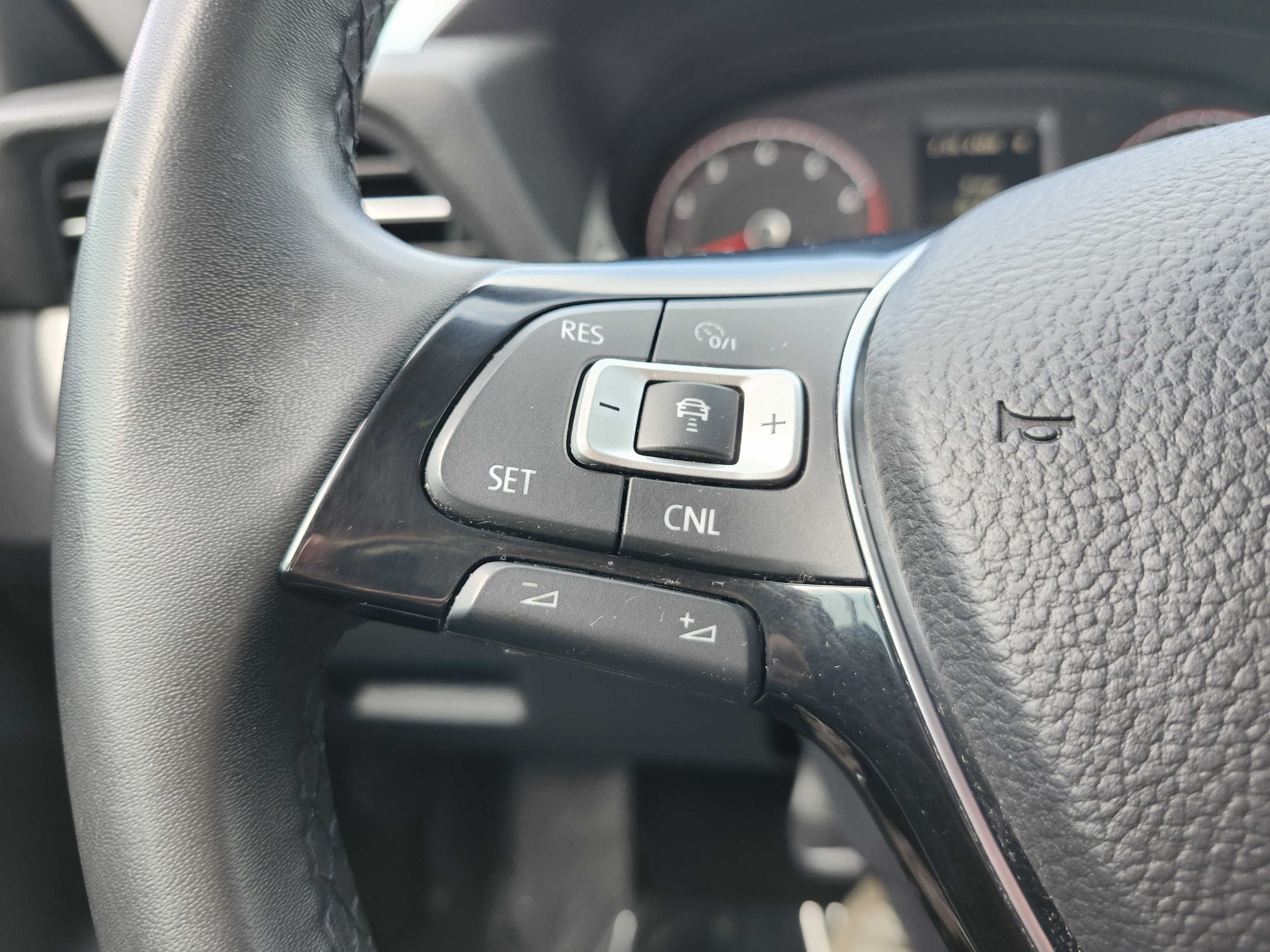 Used 2021 Volkswagen Passat 2.0T SE image 35