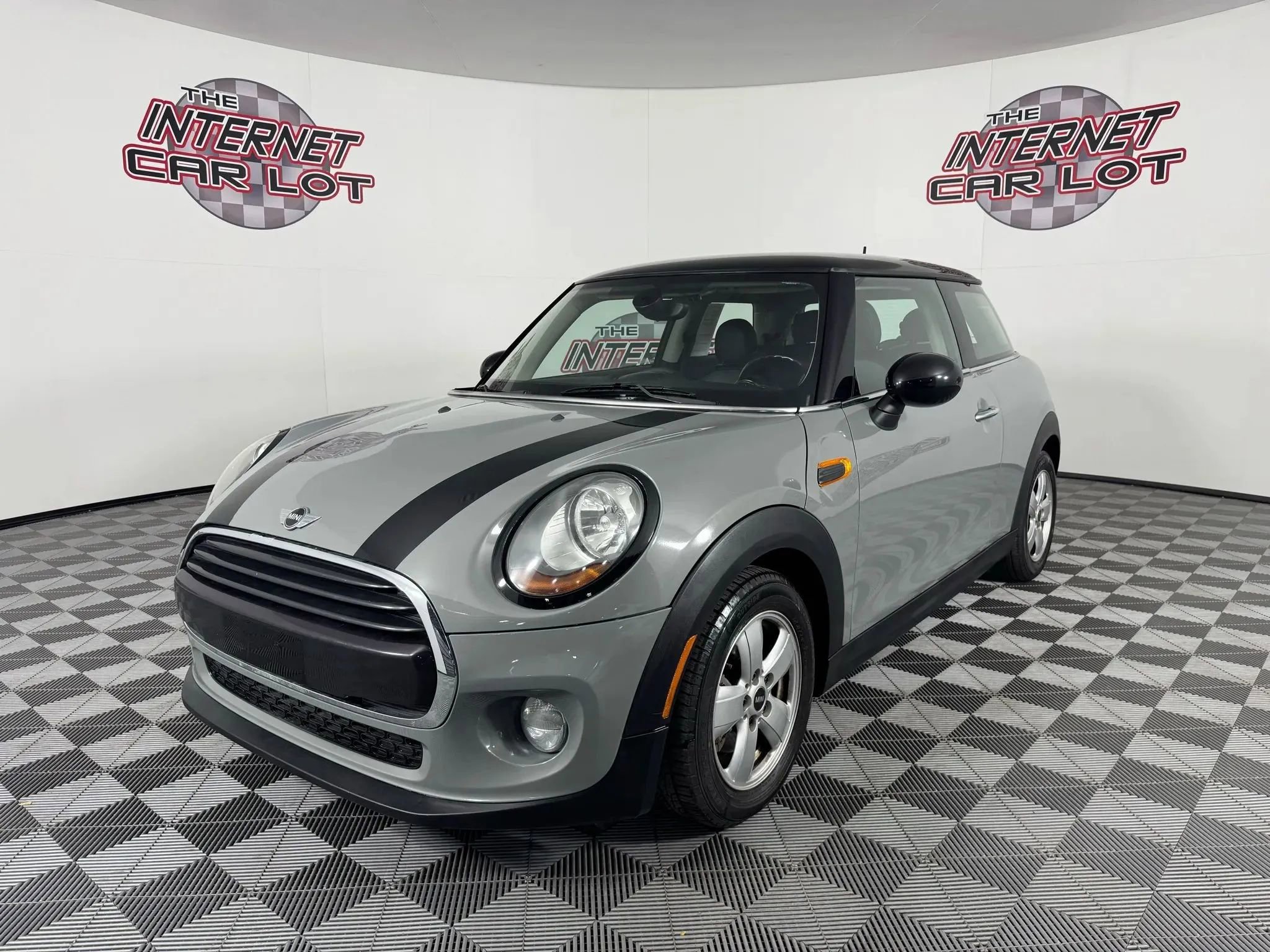 Used 2016 MINI Cooper 2-Door Hardtop image 3