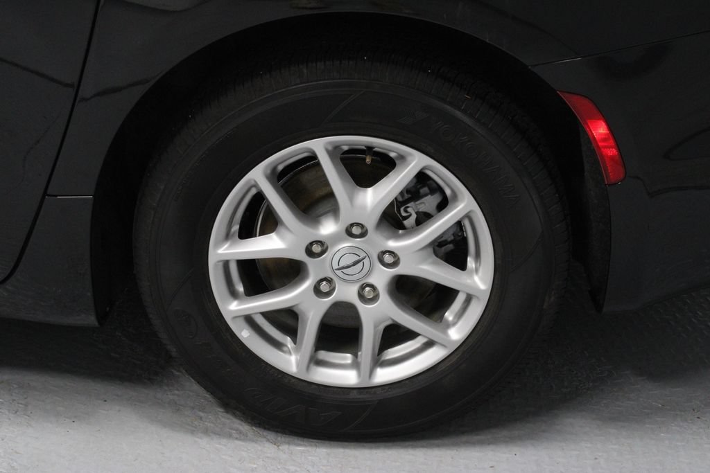 Used 2024 Chrysler Pacifica Touring-L FWD image 15