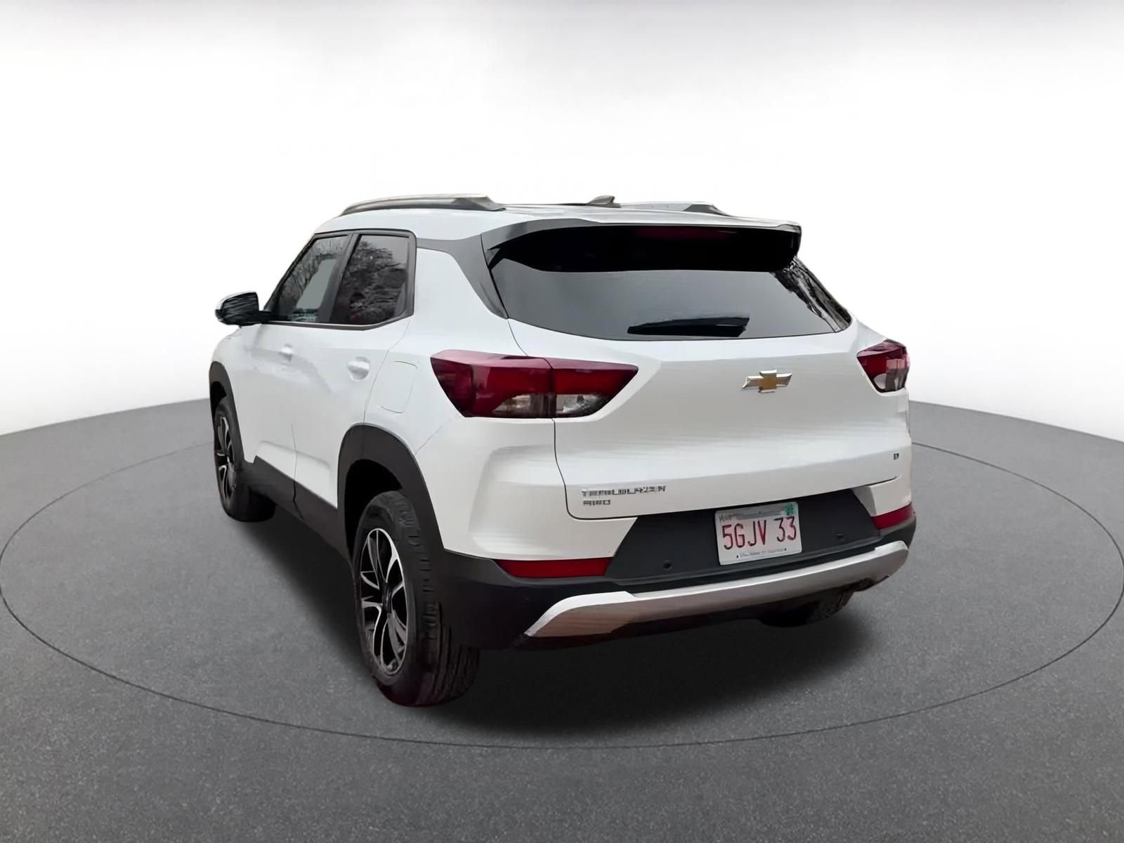 Used 2025 Chevrolet TrailBlazer LT w/ Driver Confidence Package image 11