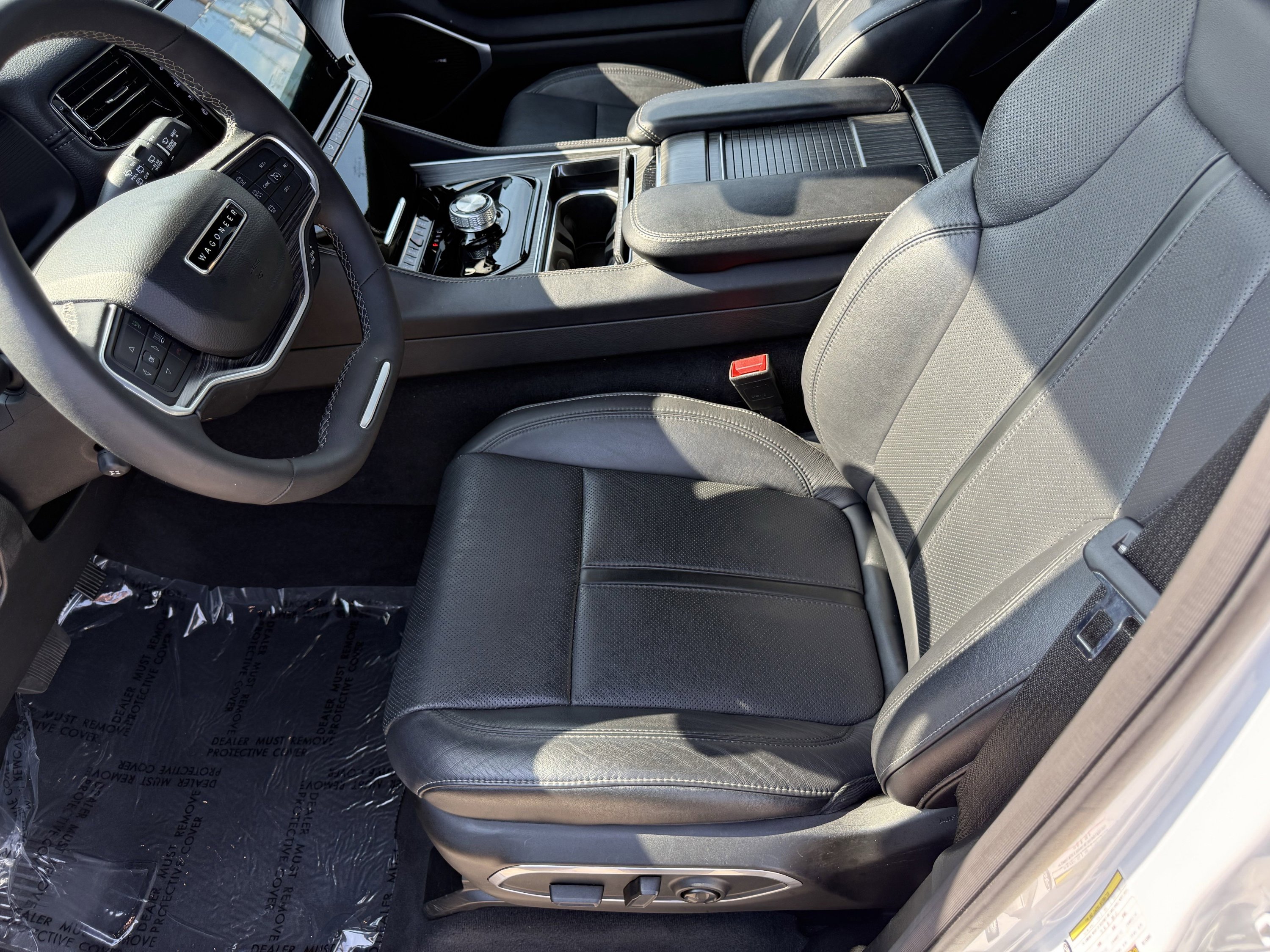 Used 2024 Jeep Wagoneer Series II w/ Flexible Seating Group image 32