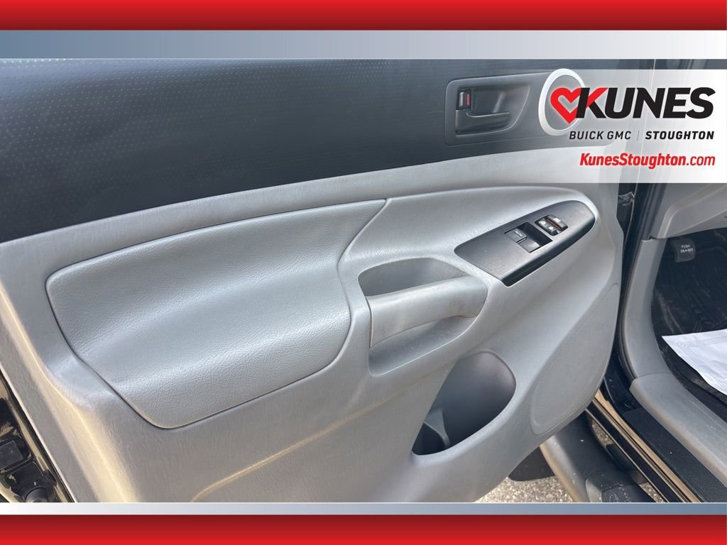 Used 2014 Toyota Tacoma 4x4 Access Cab V6 w/ TRD Sport Package image 12